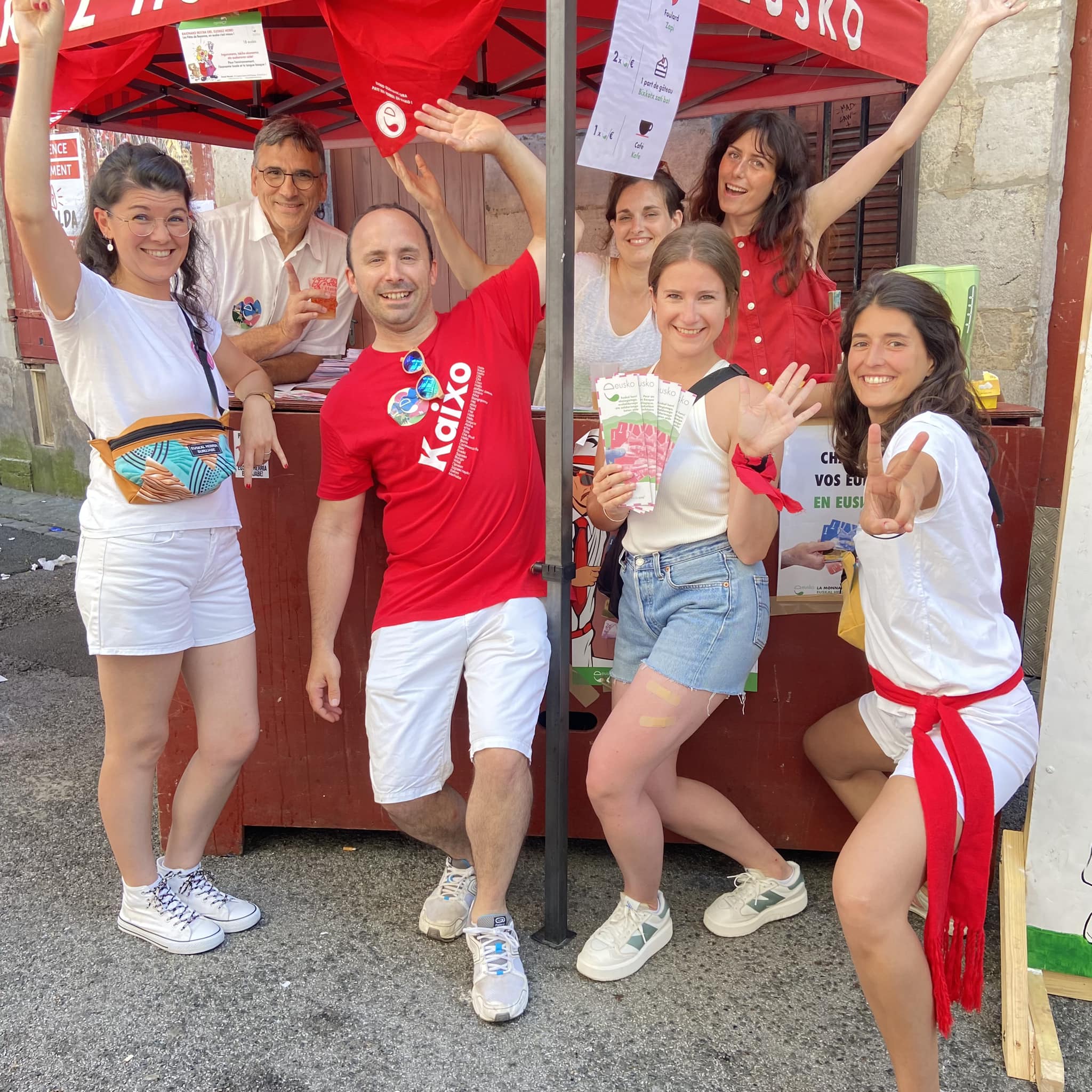 Photo de l'équipe d'Euskal Moneta, des Fêtes de Bayonne 2024